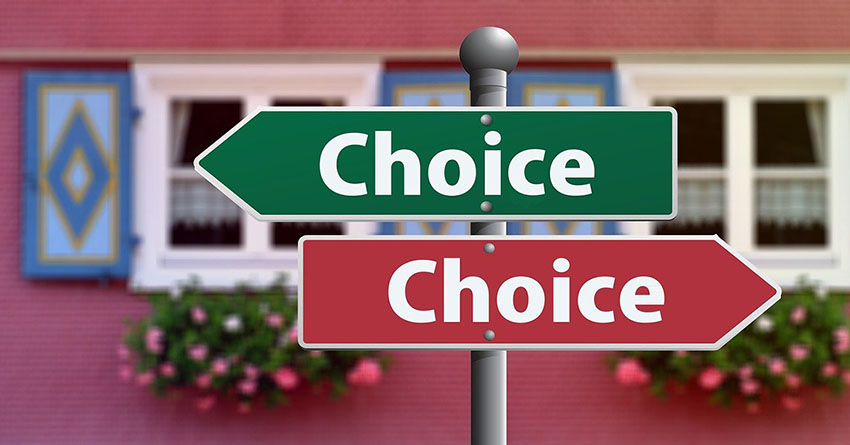 Two signs saying choice in opposite directions